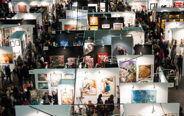 Gli stand della Fiera di Marsiglia dove tantissimi artisti hanno esposto le proprie opere d'arte.