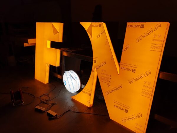 Insegne pubblicitarie luminose - immagine 17